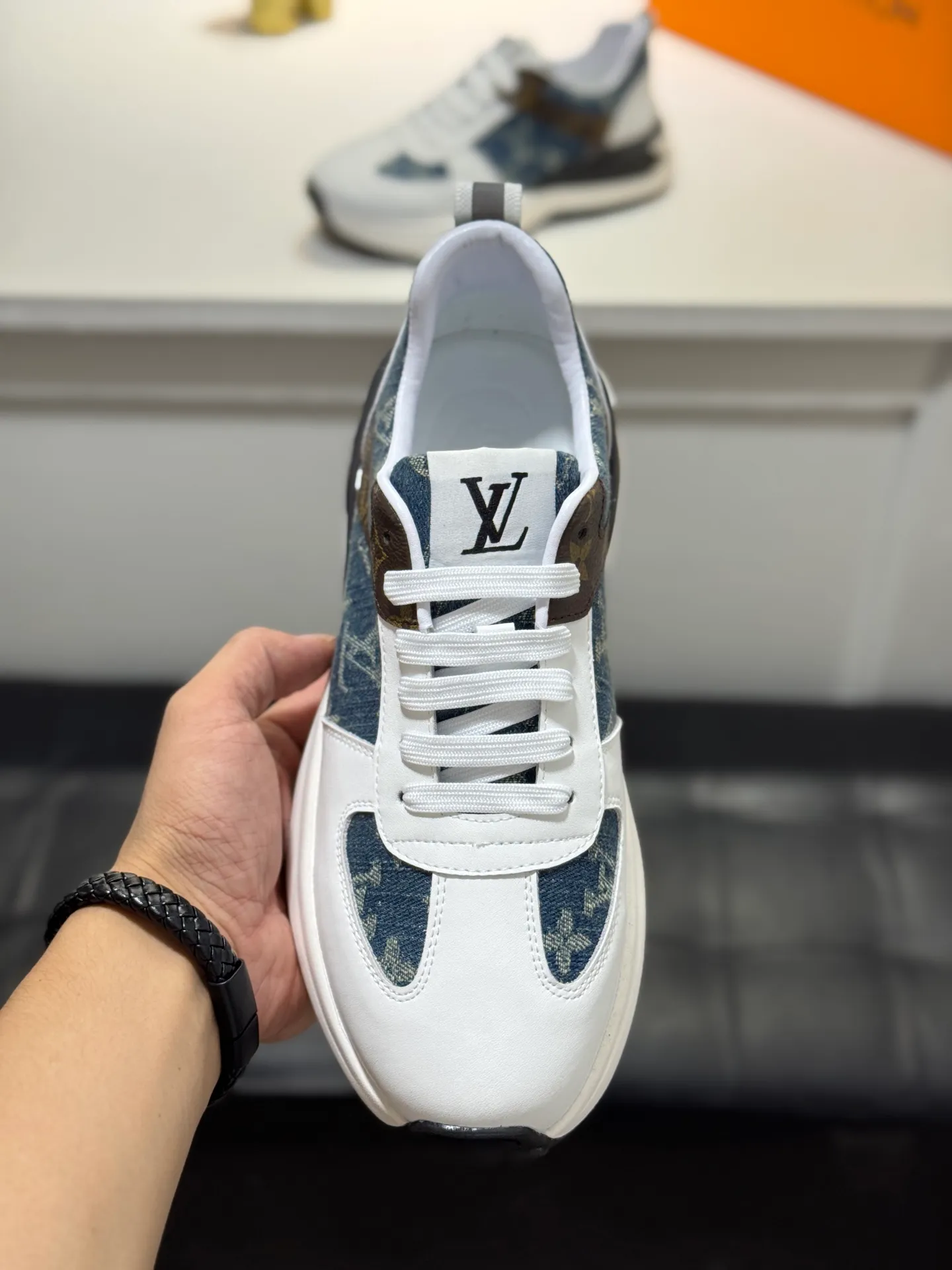 Men's shoes 💰440 [New style] 🐛🐛Top original Louis Vuitton®️ trendy and fashionable yet low-key men's casual shoes, LV cowhide leather upper with denim, comfortable and breathable, sheepskin lining, original rubber outsole, 2 colors available ~ a must-have for stylish men. Size: 38-44 (45 customized